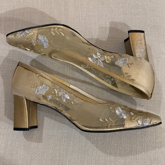 STUART WEITZMAN Embroidered mesh pumps GOLD 2.5” semi-block heel EUC US 8.5 Med - Picture 7 of 15